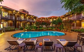 Aurum Resorts Morjim, 500 Meters From Beach